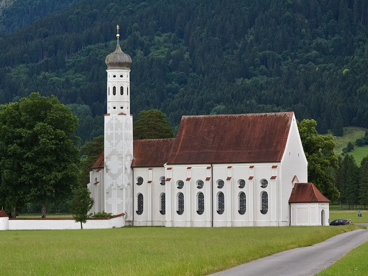 St. Coloman - die Wallfahrtskirche vor den Bergen